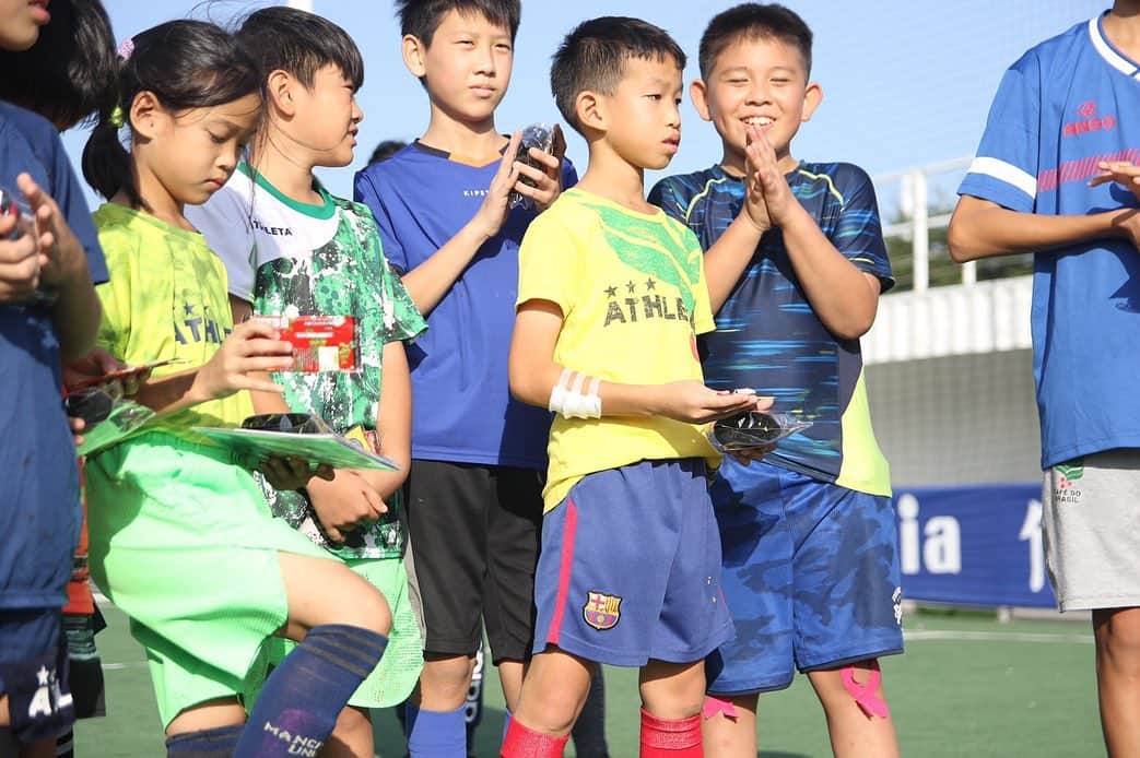 一柳夢吾さんのインスタグラム写真 - (一柳夢吾Instagram)「「PR0JECT ONE PJ1 Football in Taichung」﻿ ﻿ たくさんの子供達に加え、幅広い年齢、職業、国籍の方々と楽しく蹴ることができました。﻿ ﻿ ベガルタ仙台やヴェルディのサポーターで日本でスタジアムに応援に来てくれていた方とも台中で再開し一緒にプレーできることもサッカーの魅力で素晴らしさだと思います。﻿ ﻿ より皆が楽しめるイベントになるようにまたアイデアを集めてやっていきます。﻿ ﻿ 真的謝謝大家🙏﻿ ﻿ ﻿ #pr0jectone#pj1#taiwanfootball#taiwansoccer#athetataiwan#lines#heviduti#taichung#taiwanlife#台湾#台中#台湾サッカー#台湾足球#阿仕利塔台灣」12月14日 21時34分 - yugo_ichiyanagi