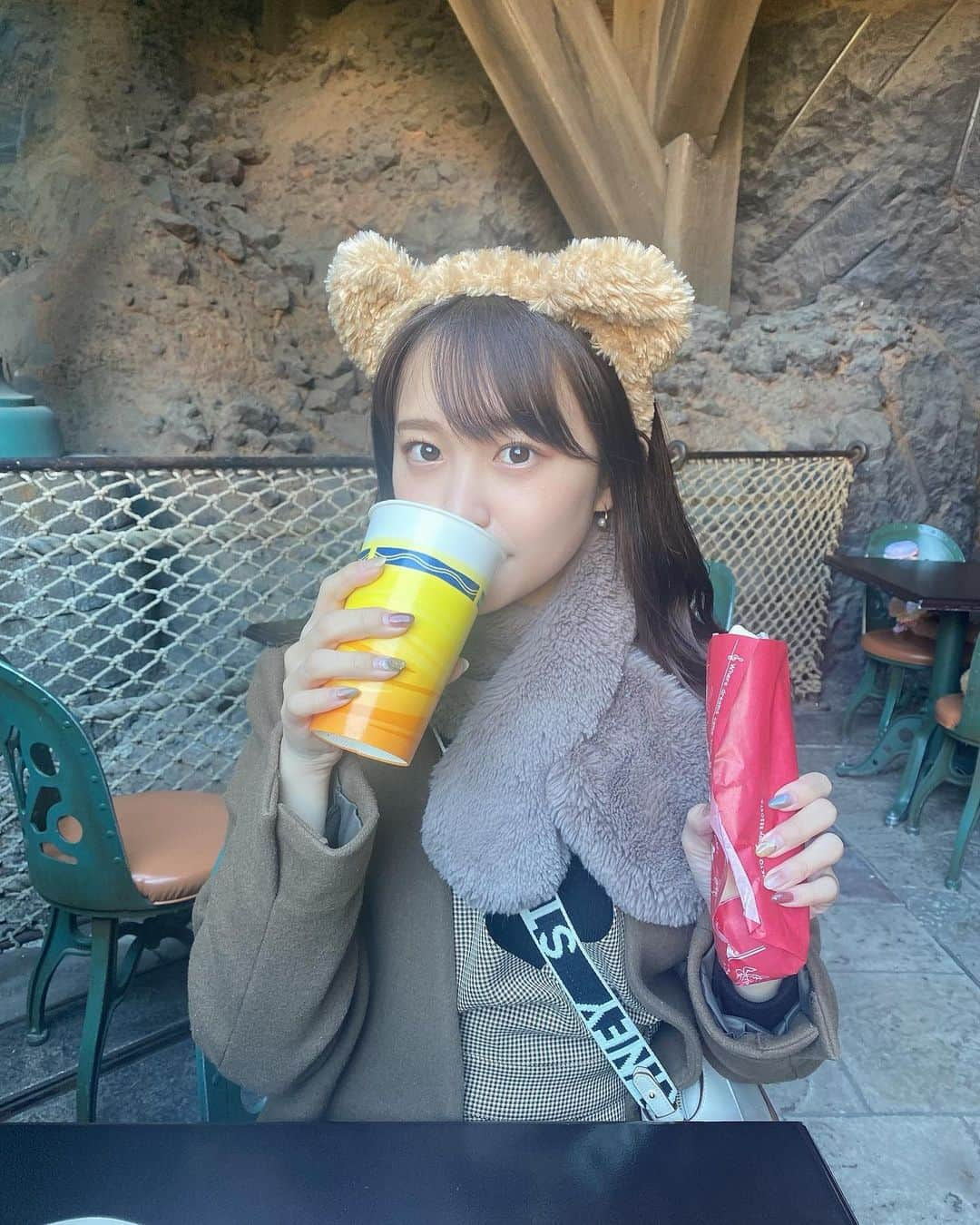 福見真紀のインスタグラム：「先日ディズニーシーに行ってきました🏰 いつ来ても幸せをもらえる場所🥰 初ソアリン感動しすぎて…毎週乗りたい🥺  ※写真以外はマスクをつけてます😷  #ディズニーシー  #disneysea」