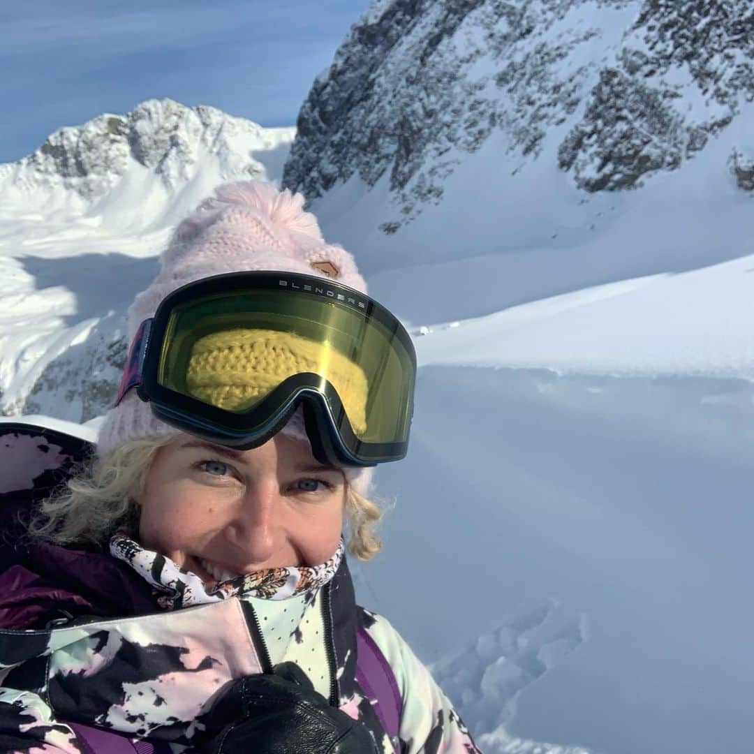 リンゼイ・ジャコベリスのインスタグラム：「Great day on the glacier ❄️」
