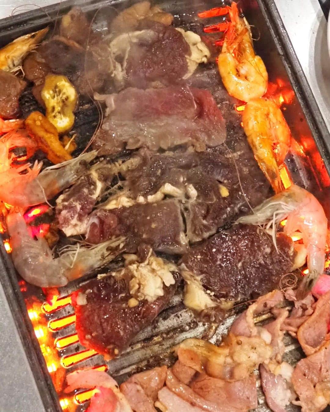 Li Tian の雑貨屋さんのインスタグラム写真 - (Li Tian の雑貨屋Instagram)「Truly a meaty feast with friends @imkimkoreanbbq where there’s a huge selection of bbq items such as honey pork collar, beef short ribs and prawns. One of our fav was the volcano spicy chicken 🐔 which was not very spicy but flavorful   Apart from the meats, there’s also a good variety of cooked food such as korean pancake, Toppoki, japchae, wasabi Mayo fish and many more. Value-for-money buffet spot especially for those who can eat a lot.   Prices start for $14.90++ for an adult weekday lunch and $24.90++ for weekday dinner  • • • #sgeats #singapore #local #best #delicious #food #igsg #sgig #exploresingapore #eat #sgfoodies #gourmet #yummy #yum #sgfood #foodsg #burpple #beautifulcuisines #bonappetit #instagood  #eatlocal #delicious #sgrestaurant #korean #bbq #buffet sgpromo」12月14日 21時40分 - dairyandcream