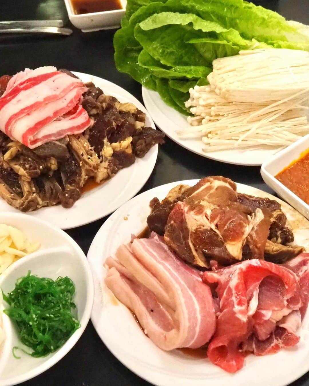 Li Tian の雑貨屋のインスタグラム：「Truly a meaty feast with friends @imkimkoreanbbq where there’s a huge selection of bbq items such as honey pork collar, beef short ribs and prawns. One of our fav was the volcano spicy chicken 🐔 which was not very spicy but flavorful   Apart from the meats, there’s also a good variety of cooked food such as korean pancake, Toppoki, japchae, wasabi Mayo fish and many more. Value-for-money buffet spot especially for those who can eat a lot.   Prices start for $14.90++ for an adult weekday lunch and $24.90++ for weekday dinner  • • • #sgeats #singapore #local #best #delicious #food #igsg #sgig #exploresingapore #eat #sgfoodies #gourmet #yummy #yum #sgfood #foodsg #burpple #beautifulcuisines #bonappetit #instagood  #eatlocal #delicious #sgrestaurant #korean #bbq #buffet sgpromo」