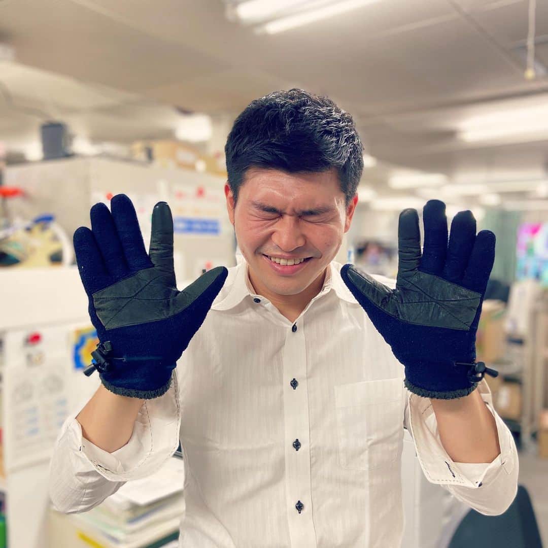 鈴木悠さんのインスタグラム写真 - (鈴木悠Instagram)「この冬初❄️手袋デビューしました。 #自転車乗るとき手が冷たくて冷たくて #皆さんも暖かくしてお過ごしください」12月14日 21時48分 - yu_suzuki.tenki