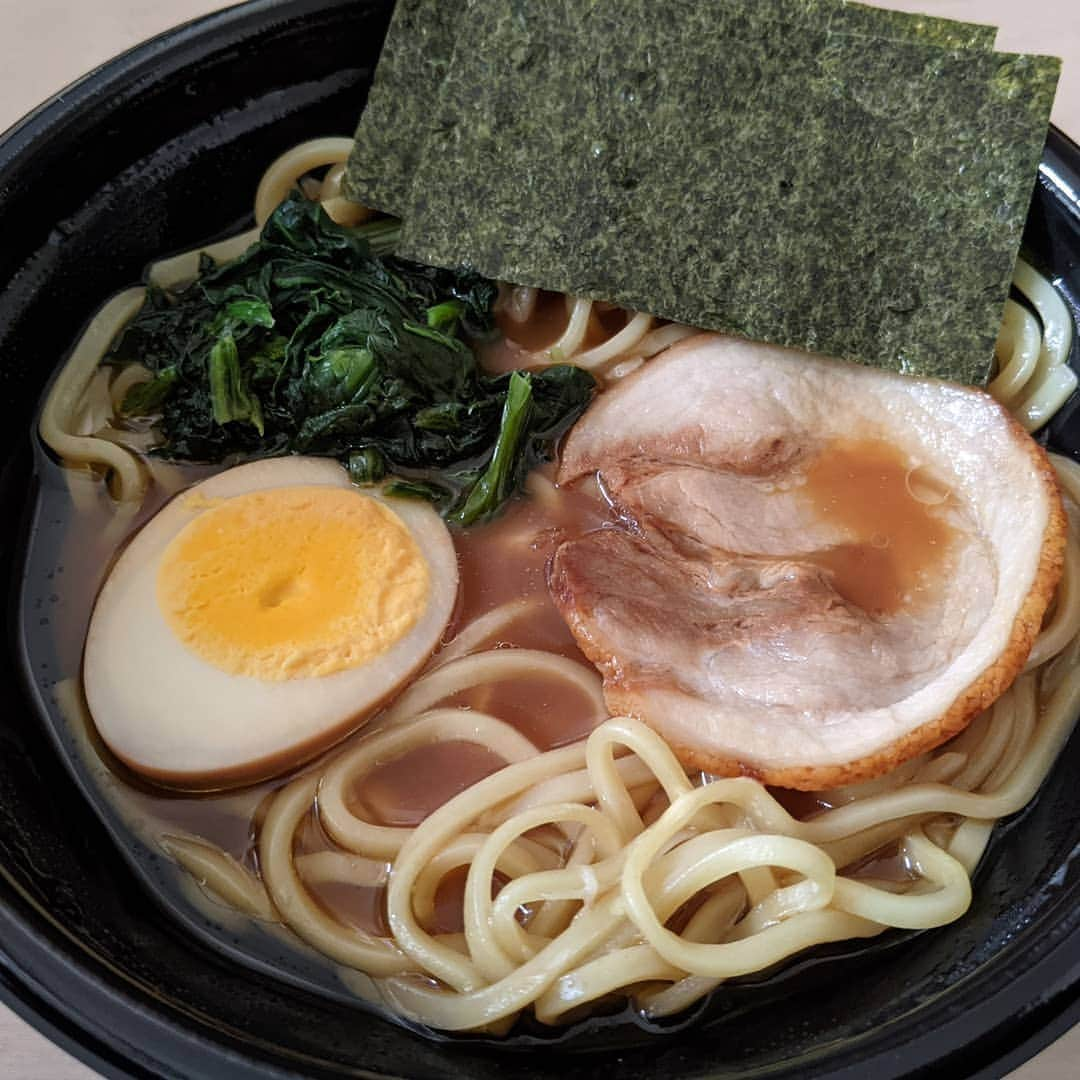 月野帯人さんのインスタグラム写真 - (月野帯人Instagram)「やっと吉村家の食べれたよ！ 感想は食べたみんなにお任せします #吉村家#家系ラーメン#ローソン」12月14日 21時51分 - taitotsukino