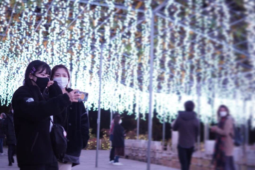 松崎博香さんのインスタグラム写真 - (松崎博香Instagram)「. 妹と一緒に撮ってもらったよ💠 この日はそんなに寒くなかったけど 途中から雨降った！笑 #あしかがフラワーパーク #イルミネーション」12月14日 21時51分 - hiichan_starmarie