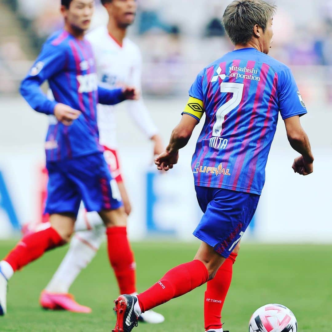 FC東京オフィシャルグッズさんのインスタグラム写真 - (FC東京オフィシャルグッズInstagram)「🔵🔴 vs #サンフレッチェ広島  熱いプレーでチームを引っ張った #東京のタマ 。 @hirotakamita  @fctokyoofficial  #三田啓貴 #FC東京 #fctokyo #tokyo」12月14日 21時52分 - fctokyoofficial