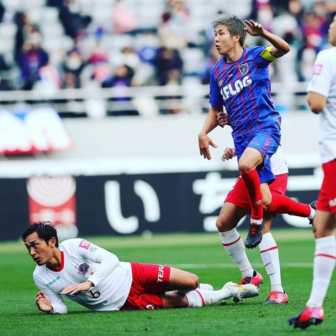 FC東京オフィシャルグッズさんのインスタグラム写真 - (FC東京オフィシャルグッズInstagram)「🔵🔴 vs #サンフレッチェ広島  熱いプレーでチームを引っ張った #東京のタマ 。 @hirotakamita  @fctokyoofficial  #三田啓貴 #FC東京 #fctokyo #tokyo」12月14日 21時52分 - fctokyoofficial