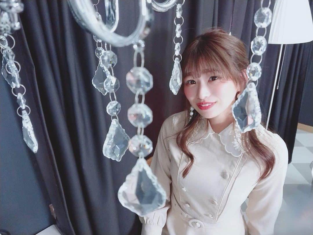 竹本ちえのインスタグラム：「. チームLabo行ったことないから それっぽく撮ってもらったもう満足。 録画してた細かすぎて見てる📺 ・ ・ ・ ・ ・ ・ ・ #photo  #pleasefollowme #pleaselike⠀ #japan #tokyo #japanesegirl #me  #makeup #hairstyle ⠀ #instagood #instafashion #instalike ⠀ #supergt #gridgirl ⠀ #イメチェン #セミロング #スーパーgt #レースクイーン  #ヘアアレンジ #ロングヘア⠀ #撮影会 #東京 #今日の一枚」
