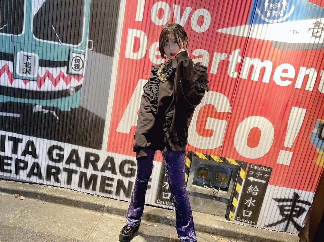 のインスタグラム：「この服を着ていると、強くなれた気がするの。 ・ ・ ・ #jouetie #jouetieコーデ #お洋服大好き #ライブ衣装 #デザインカラー #インナーカラー #モデルさん#RIRIKO #インナーカラーピンク #singersongwriter🎤 #ひし形ボブ #ひし形シルエット #ショートヘア #ワンピースコーデ #毎日コーデ #今日のコーデ #ootd #被写体 #くせ毛を活かす #くせ毛ショート」
