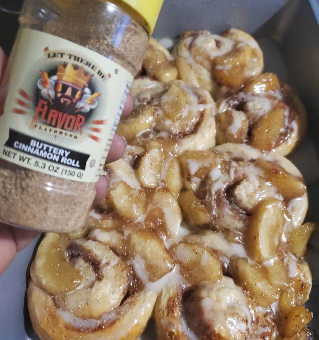 Flavorgod Seasoningsさんのインスタグラム写真 - (Flavorgod SeasoningsInstagram)「Apple Cinnamon Rolls topped with Buttery Cinnamon Roll Topper from @flavorgod 😛⁠ -⁠ 📷: @bettercake⁠ -⁠ Add delicious flavors to your meals!⬇️⁠ Click link in the bio -> @flavorgod  www.flavorgod.com⁠ -⁠ Flavor God Seasonings are:⁠ ➡ZERO CALORIES PER SERVING⁠ ➡MADE FRESH⁠ ➡MADE LOCALLY IN US⁠ ➡FREE GIFTS AT CHECKOUT⁠ ➡GLUTEN FREE⁠ ➡#PALEO & #KETO FRIENDLY⁠」12月14日 22時01分 - flavorgod