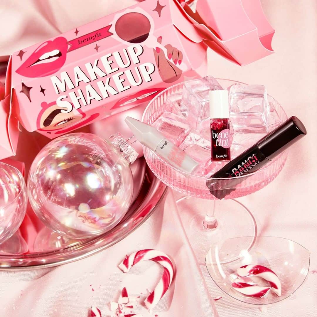 Benefit Cosmetics UKさんのインスタグラム写真 - (Benefit Cosmetics UKInstagram)「Start the week as you mean to go on - with minis and an ✨ aesthetic ✨ looking cocktail... Just remember to cancel all your Zooms today 😄  Grab yourself our Makeup Shakeup cracker for just £13.50 (worth £21.90)」12月14日 22時05分 - benefitcosmeticsuk