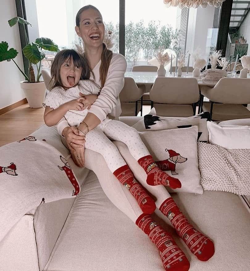 CALZEDONIAさんのインスタグラム写真 - (CALZEDONIAInstagram)「Mini Me time! ❤️ Time spent with family is worth every second [FND037-FNU037] #calzedoniaGiftShop #calzedonia #italianLegwear #socks」12月14日 22時15分 - calzedonia