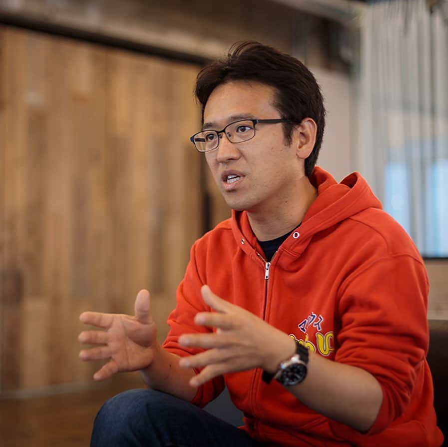 村井智建のインスタグラム：「インタビュー受けたらとりあえずろくろを巻く」