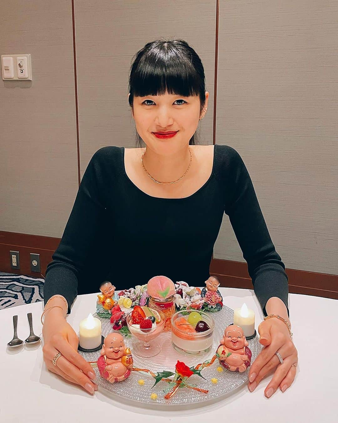 新井貴子さんのインスタグラム写真 - (新井貴子Instagram)「When my friends celebrated my birthday🎂💛 Sooooo happy!  友人達からお誕生日のお祝いをしてもらい感謝してもしきれないweekでした🙏🏻✨」12月14日 22時09分 - kikoarai