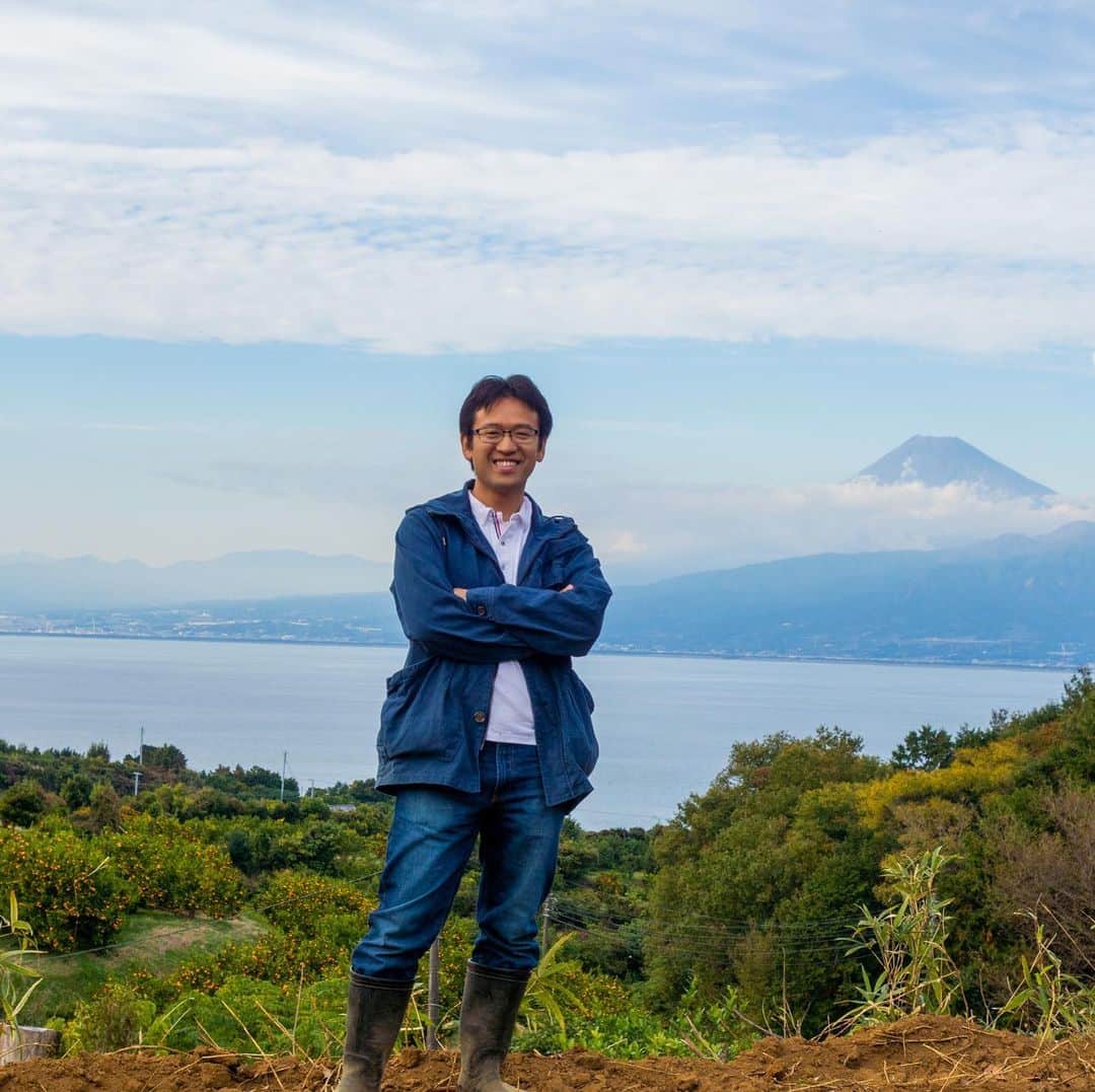村井智建のインスタグラム：「沼津経済新聞でPVランキング1位をいただいた際の写真。 最近の写真の中でもとくにお気に入り。」
