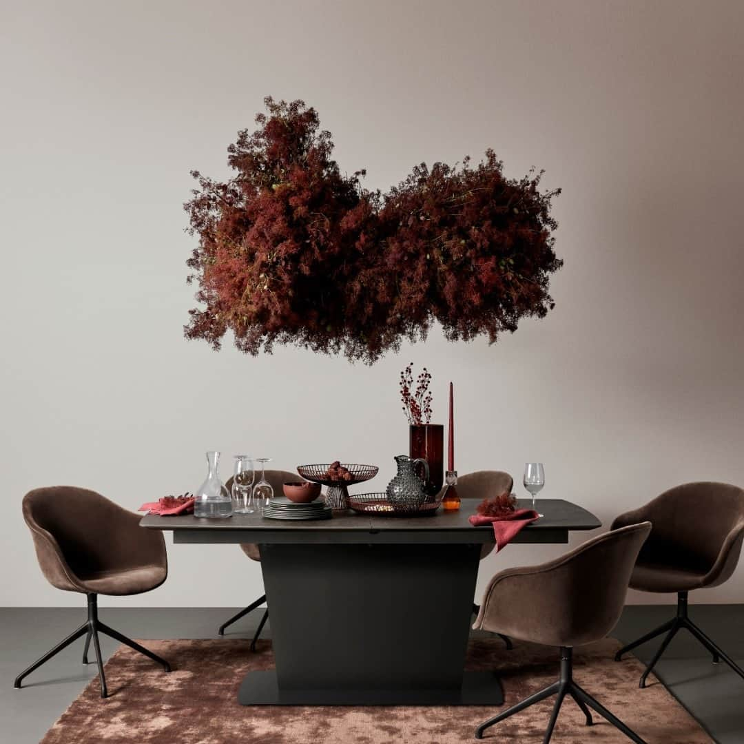 BoConceptさんのインスタグラム写真 - (BoConceptInstagram)「“Little Moments. Extraordinary Memories.” Turn your dinner into a memorable event with a stunning flower cloud.   Making yours is easier than you would think. See how through link in bio.  Adelaide chair from £716  Milano table from £3,929  Simple rug from £1,769  #boconcept #liveekstraordinaer #flowercloud #diningtable #tablesetting #diningroom #christmasdecorations」12月14日 22時18分 - boconcept_official