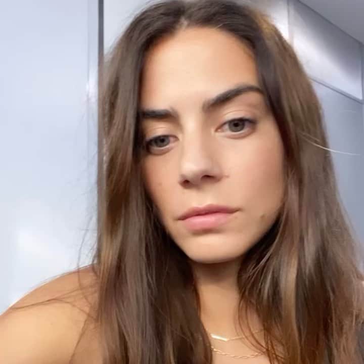 ロレンザ・イゾのインスタグラム：「Monday. Monday. Monday.」