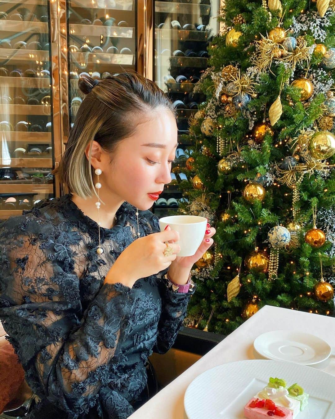 梅谷安里さんのインスタグラム写真 - (梅谷安里Instagram)「ツリー見ながら セントレジスでlunch🎄💕 しあわしぇ♡ #🇮🇹 #lunch#stregis#osaka #hotel#ホテルランチ  #セントレジス大阪」12月14日 22時19分 - anriworld