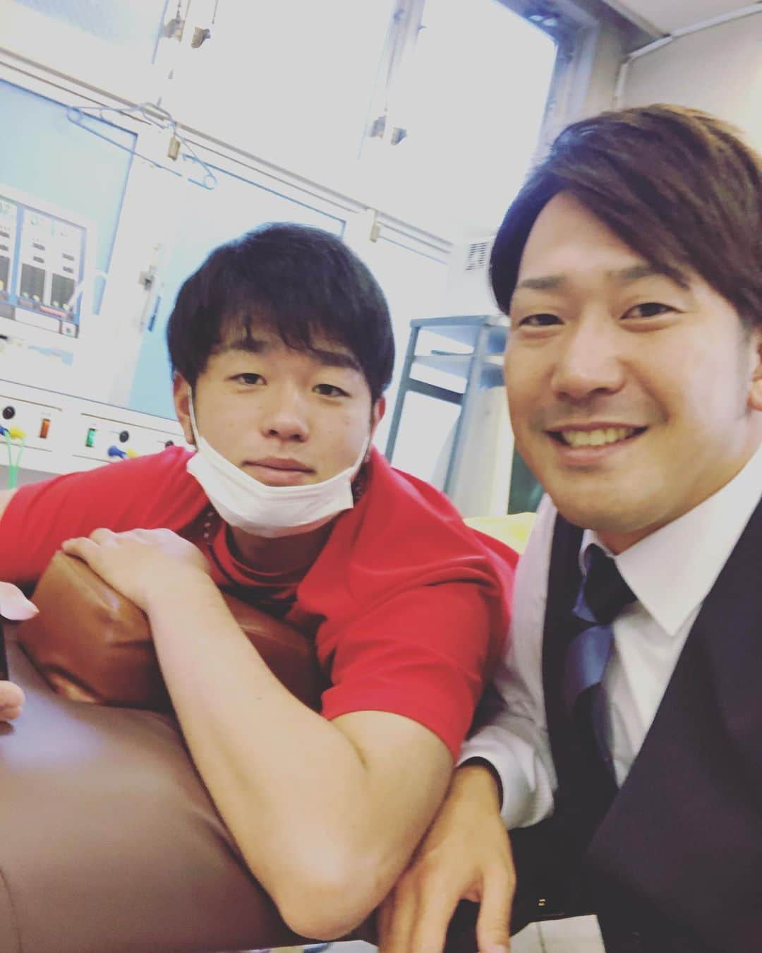 高野圭佑のインスタグラム：「皆さんお久しぶりです！  Twitterをご存知の方はお馴染みかも知れませんが  #トライアウト受ける高野圭佑　です  皆さんに告知があります🔥  明日12/15の夜、トライアウトの報告をさせて頂きたいと思います！！！  Twitterの名前も…変わります!!  トライアウト受ける高野圭佑はもう最後です  また明日時間などの概要告知させて下さい！  失礼致します👍  p.s可愛い遥人を載せておきます！  #トライアウト #トライアウト受ける高野圭佑 #新庄剛志　さん #高橋遥人　くん #告知」