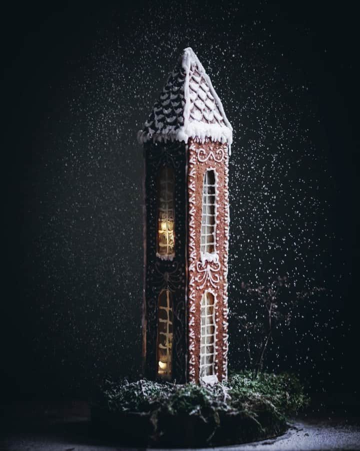 Linda Lomelinoのインスタグラム：「A gingerbread house or tower from a couple of years ago ❄️ I found the template in a drawer yesterday and am considering making it again.. or I might just make a new one! Do you usually make a gingerbread house for Christmas?」