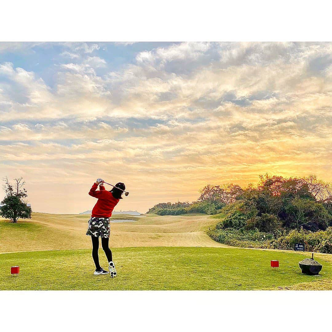 中田奈沙さんのインスタグラム写真 - (中田奈沙Instagram)「Last golf in 2020⛳️ 練習の成果は… 出ませんでした🤣🤣🤣 来年は本腰入れます。  #golf #instagolf #golfing #golfday #me #bristolhillgolfclub #chiba #golfcourse #goodweather #golfstagram #jackbunny #golfwear #golffashion #onoff #nikegolf #ゴルフ #ブリストルヒルゴルフクラブ  #千葉 #中田奈沙 #ゴルフ日和 #富津 #ゴルフウェア #ジャックバニー #ファッション #ゴルフファッション #オノフ #ナイキゴルフ」12月14日 22時33分 - nasa_nakada