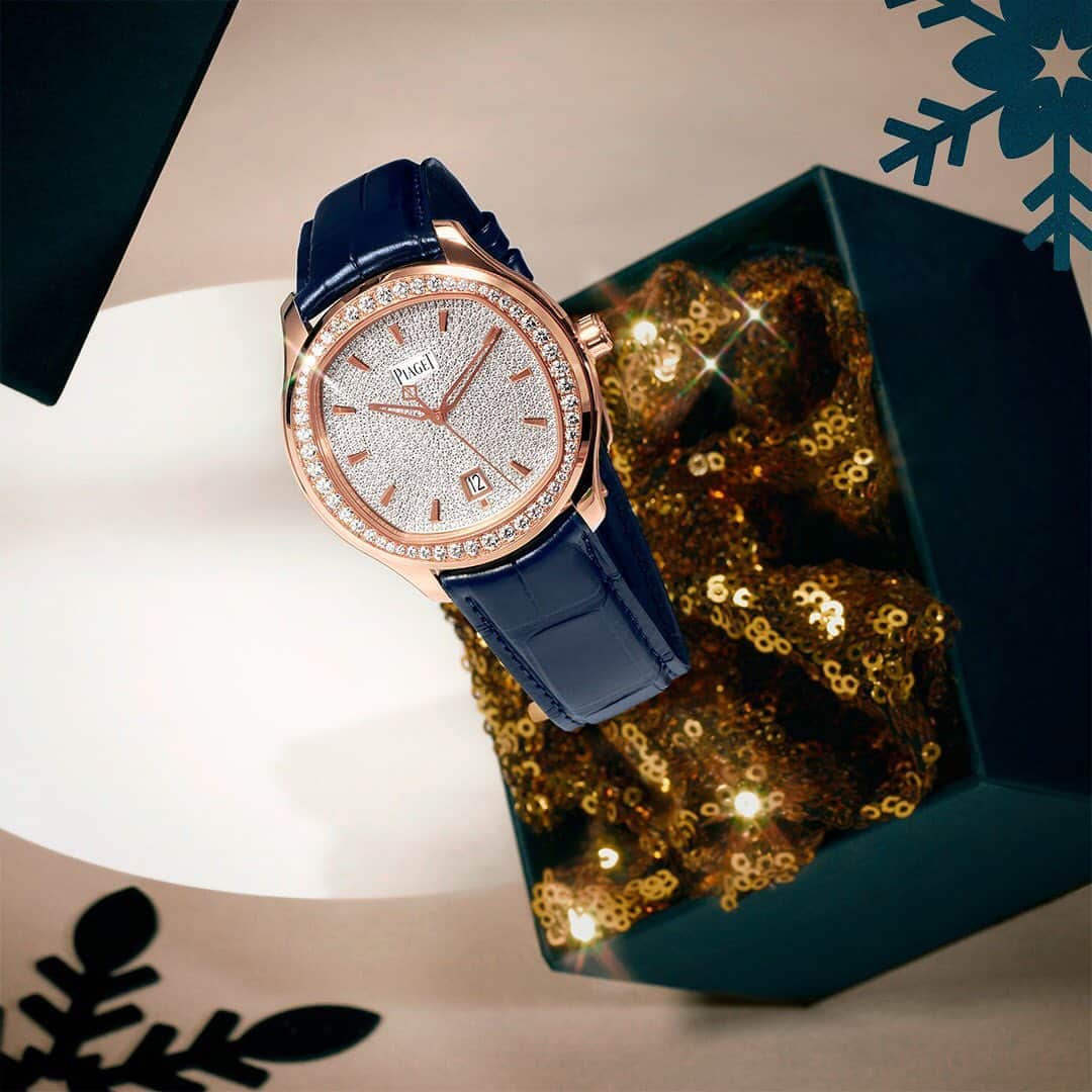 のインスタグラム：「Change your 𝒈𝒂𝒎𝒆 up this holiday season with the 𝒐𝒓𝒊𝒈𝒊𝒏𝒂𝒍 game-changer, #PiagetPolo. In signature #Piaget blue with a touch of 𝒊𝒄𝒚 diamonds, it’s the perfect festive companion. - #Piaget #MensWatches #SportsWatch #DiamondWatch #PiagetHoliday #ExtraordinaryHoliday」