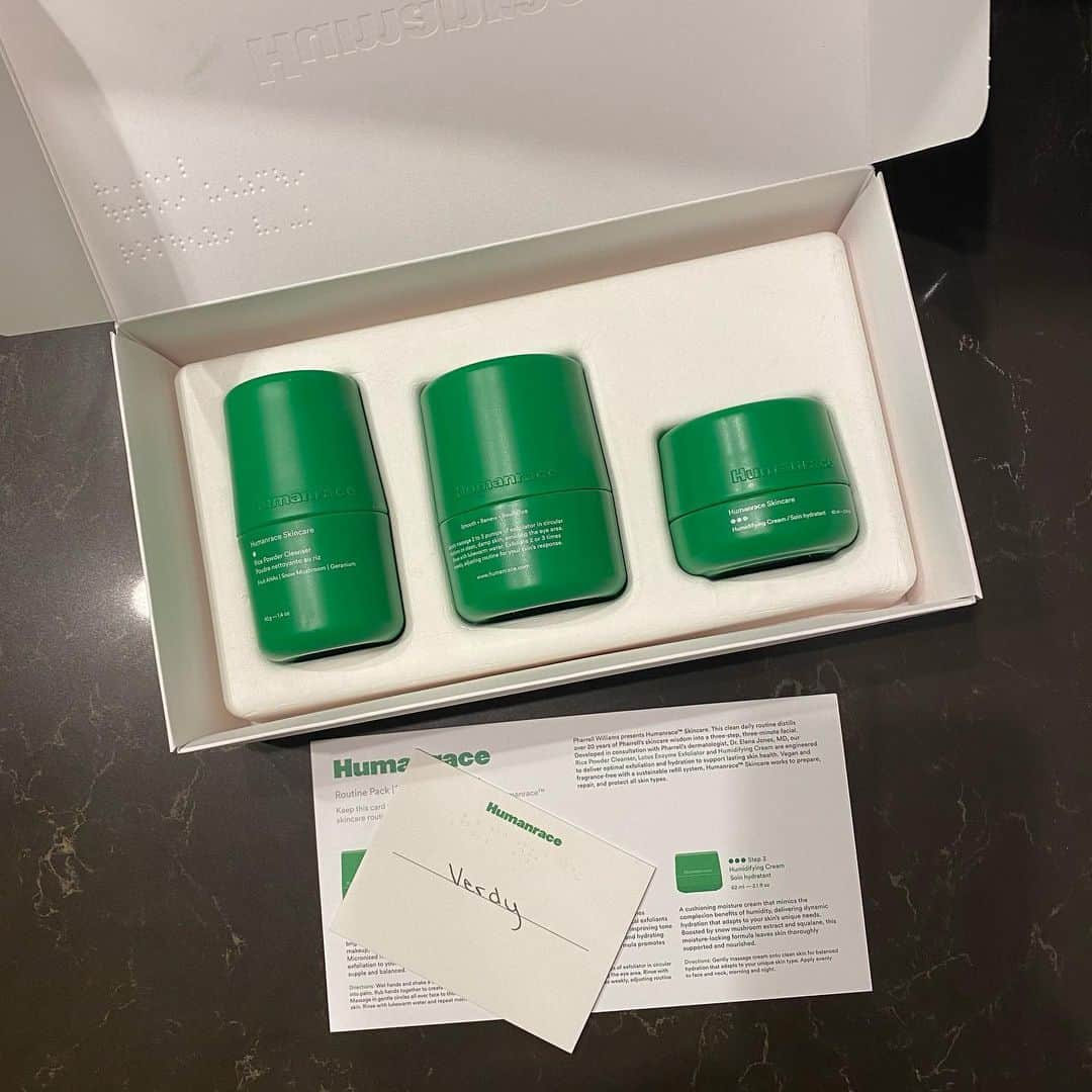 ヴェルディさんのインスタグラム写真 - (ヴェルディInstagram)「@pharrell 's Skincare🟢@humanrace 💚🌱🌿」12月14日 22時40分 - verdy