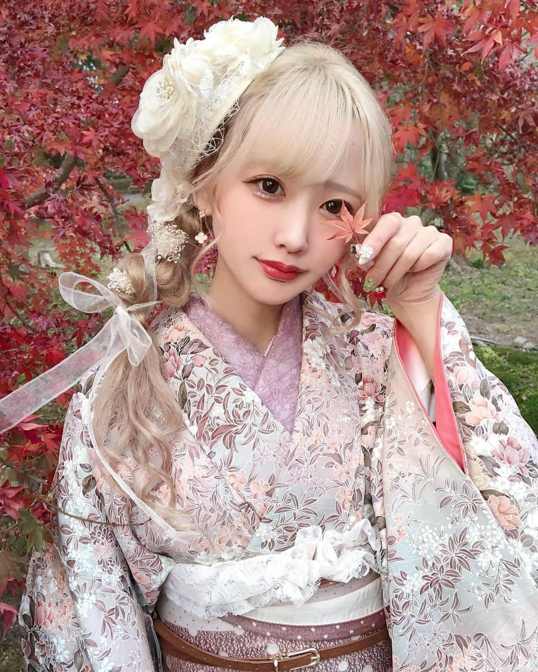 さきぼんさんのインスタグラム写真 - (さきぼんInstagram)「今年は紅葉を楽しめました🍁  京都でレトロ着物が着れる @okimonoya 🤍🤍  . . #着物 #着物レンタル #着物ヘア#京都着物 #京都着物レンタル #kyoto#観光#ヘアアレンジ#旅行#여해스타그램 #女子旅#trip #旅#京都旅行 #follow#followme#いいね#l4l#좋아요반사 #좋아요 #フォロー #レトロ着物#秋コーデ #秋#okimonoya」12月14日 22時41分 - sakibon69