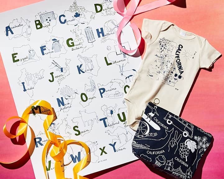 マップトートのインスタグラム：「Even the newest arrivals need a little something under the tree! Check out our Baby Bundles! Available in 6 of our most popular locations and always 25% off! Head to the link to shop this sweet gift & more 👶🏼👶🏽👶🏾」