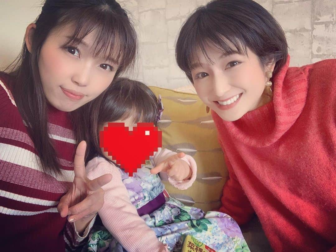 小西ゆりなさんのインスタグラム写真 - (小西ゆりなInstagram)「数億年ぶり⁈くらいの勢いで久しぶりに中村愛ちゃん&娘ちゃんに会いました❣️ 遠い昔に…アイドルかと思いきやお笑いグループみたいなものを組んでいて、ネタライブみたいな事もしたよね🤣 さすが我ら浅井企画‼️w #浅井企画 #小西ゆりな #中村愛 #楽しい時間をありがとう」12月14日 14時16分 - yurina_konishi