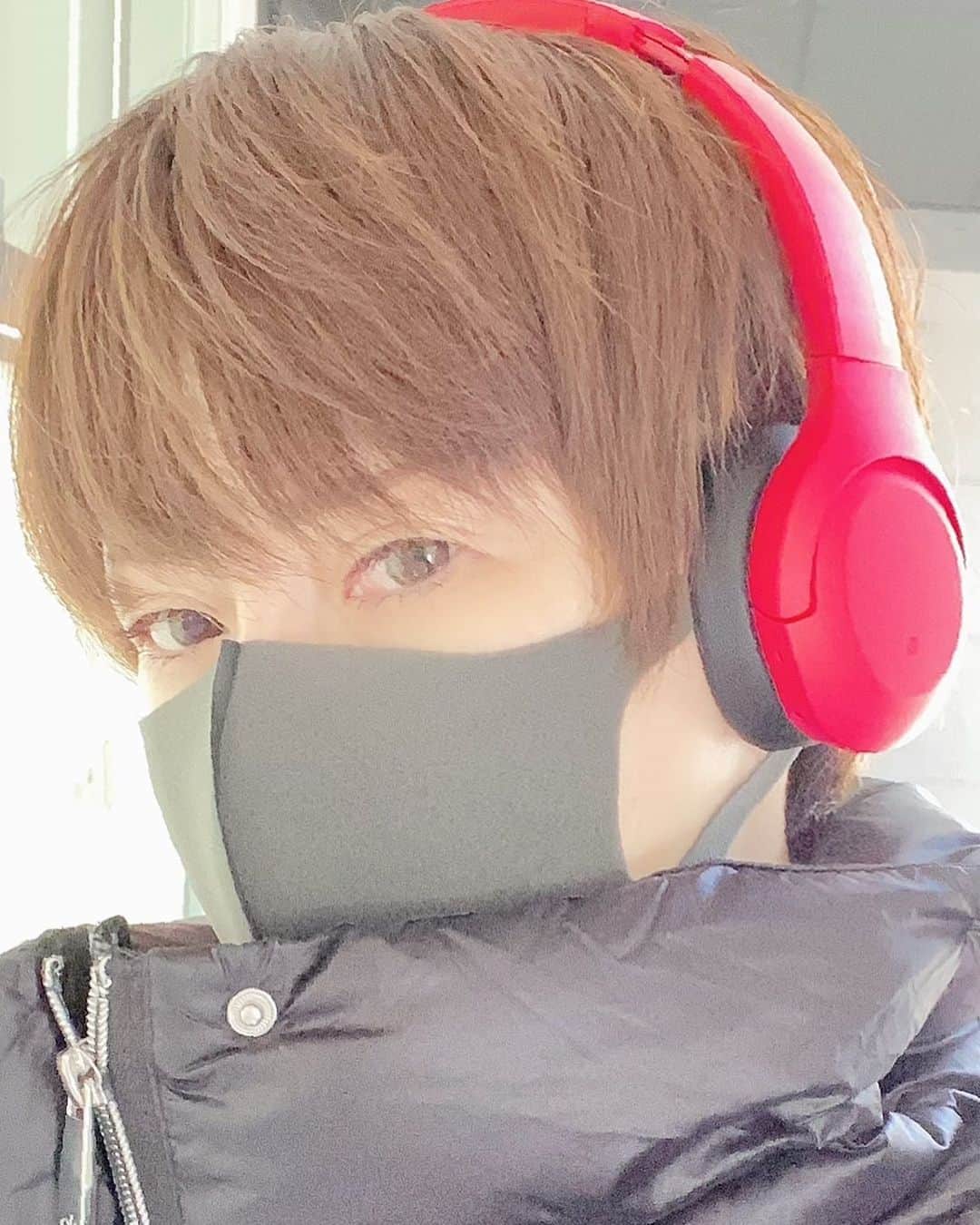 麗華さんのインスタグラム写真 - (麗華Instagram)「I bought new headphones.🎧 It's red. how is it?😉」12月14日 14時16分 - reika_japan_