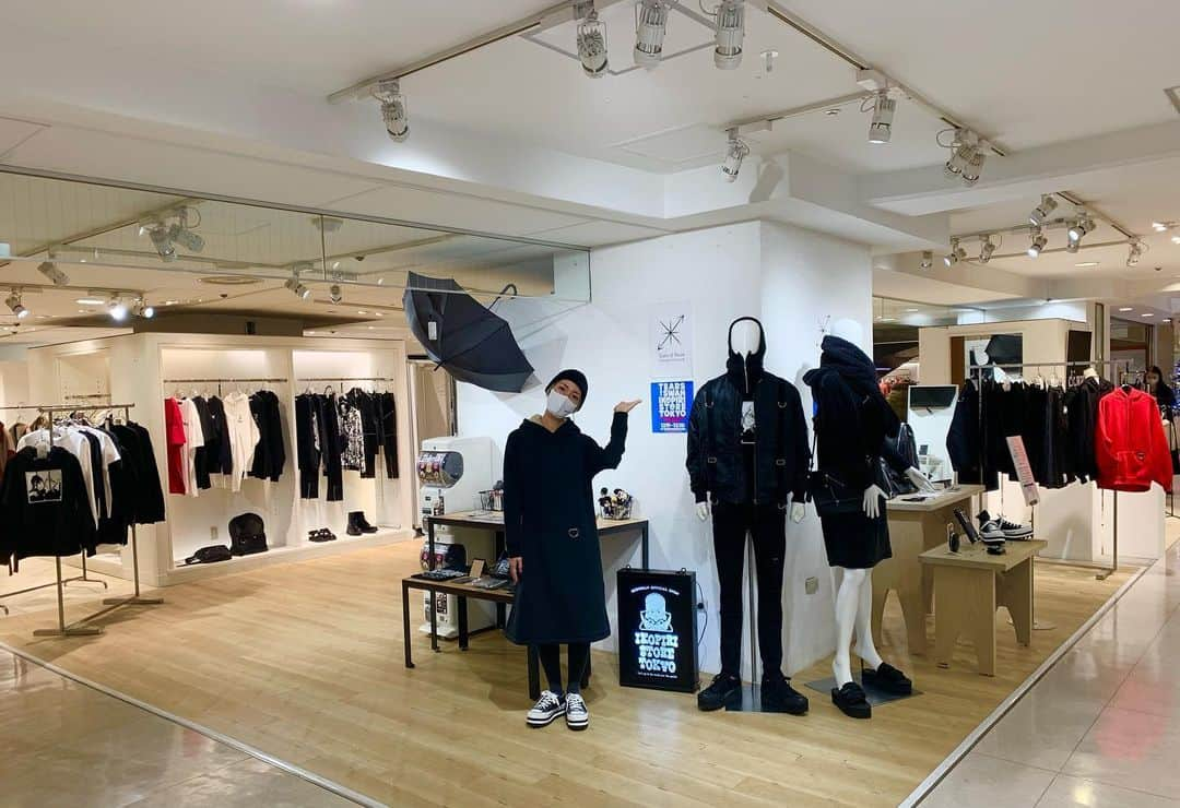 白鳥雪之丞さんのインスタグラム写真 - (白鳥雪之丞Instagram)「POP UP SHOP TOUR in 東京、6日目です!! 店頭にて皆様のご来店をお待ちしておりますので宜しくお願い致します😊🏬🕴  TEARS OF SWAN IKOPIRI $TORE TOK¥O POP UP SHOP TOUR2020 IN TOKYO AT SEIBU IKEBUKURO  DAY:2020.12/9(水)〜15(火) PLACE:〒171-8569　豊島区南池袋1-28-1 SHOP:西武池袋本店3階（南ゾーンB10）＝婦人服フロアイベントスペース TEL:03-6303-2056(お問い合わせ電話番号/Tears of Swan atelier shop)  @tears_of_swan  #tearsofswan  #ikopiristoretokyo  #seibuikebukuro  #西武池袋本店 #新作アイテム入荷」12月14日 14時20分 - yukinojoeshiratori