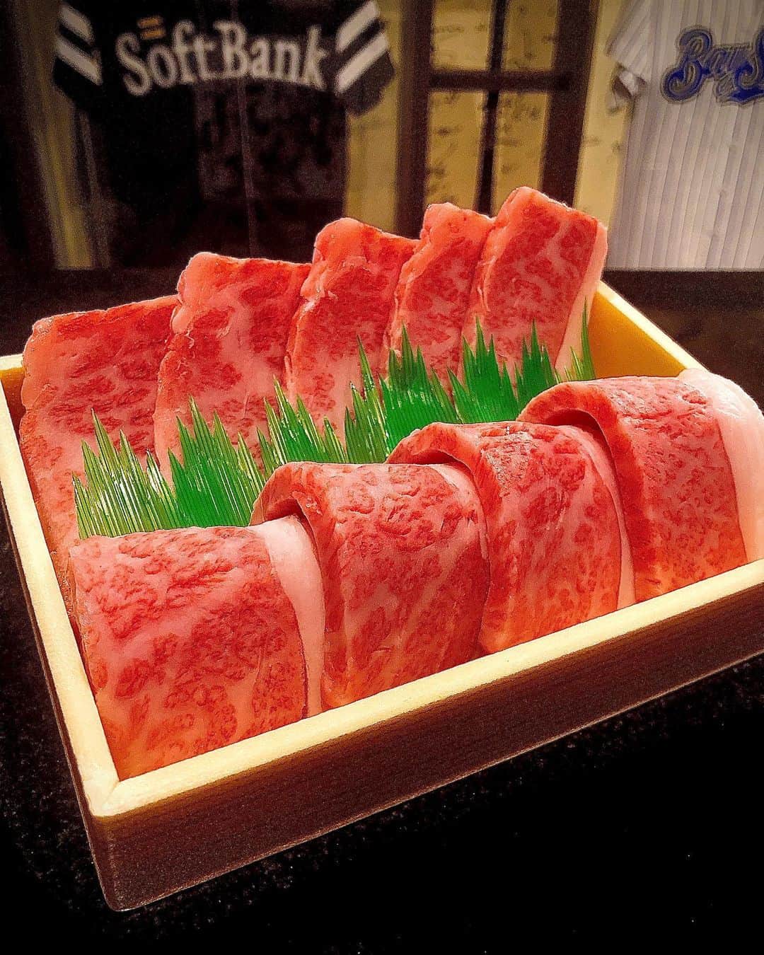 大西宏明さんのインスタグラム写真 - (大西宏明Instagram)「大阪はやっぱり年内いっぱい厳しそうですね………💦💦💦💦💦  ミナミまで出て来れない方々❗️ 大阪まで行けない方々❗️ 外食を控えてる方々❗️ 忘年会できない方々❗️ 家で美味しいお肉を食べたい方々❗️  是非とも年末年始　#笑ぎゅう　のお肉をご自宅で食べて下さい🥩🥩🥩🥩🥩  通信販売✨ 店舗での精肉販売✨ その他諸々❕やれる事やってます💪 何なりとおっしゃってください^ ^ 何卒宜しくお願い致します✨✨  #大阪 #焼肉 #大阪グルメ  #時短営業 #頑張ろう飲食店  #通販アプリbase  #全国発送 #美味しいお肉 #宜しくお願い致します #smile #ほなっ！！」12月14日 14時20分 - ohnishi_hiroaki_0428