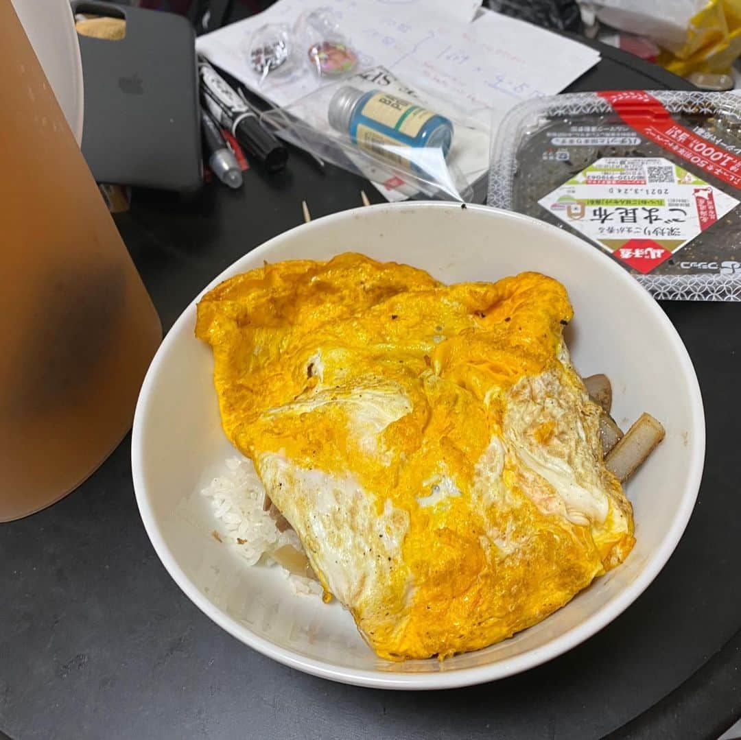 クロちゃんさんのインスタグラム写真 - (クロちゃんInstagram)「お昼ごはんは、野菜卵丼。  どどーん！ ぼよよんぼよよん！！」12月14日 14時20分 - kurochandesuwawa