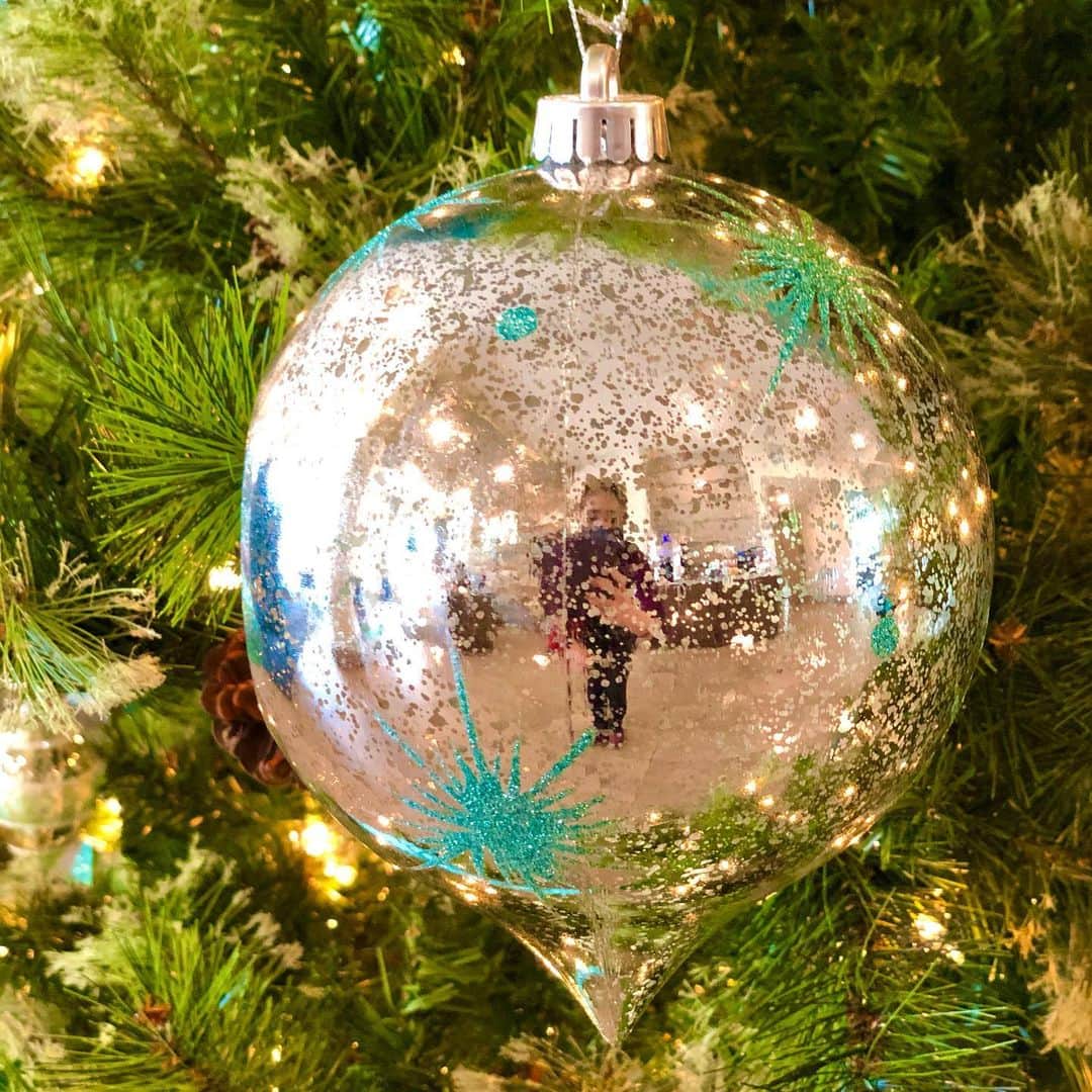 村主章枝さんのインスタグラム写真 - (村主章枝Instagram)「I'm inside you❤️ #christmastree  #christmasornaments」12月14日 14時33分 - fumie.suguri