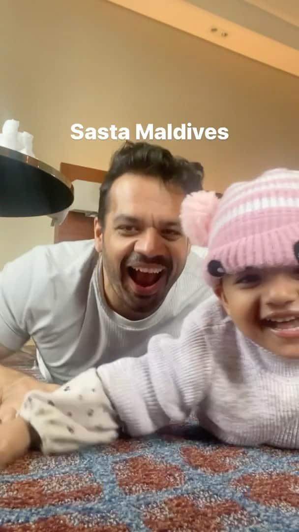 Gaurav Tanejaのインスタグラム：「Sasti Maldives Vibes  . #flyingbeast #DadDaughter」