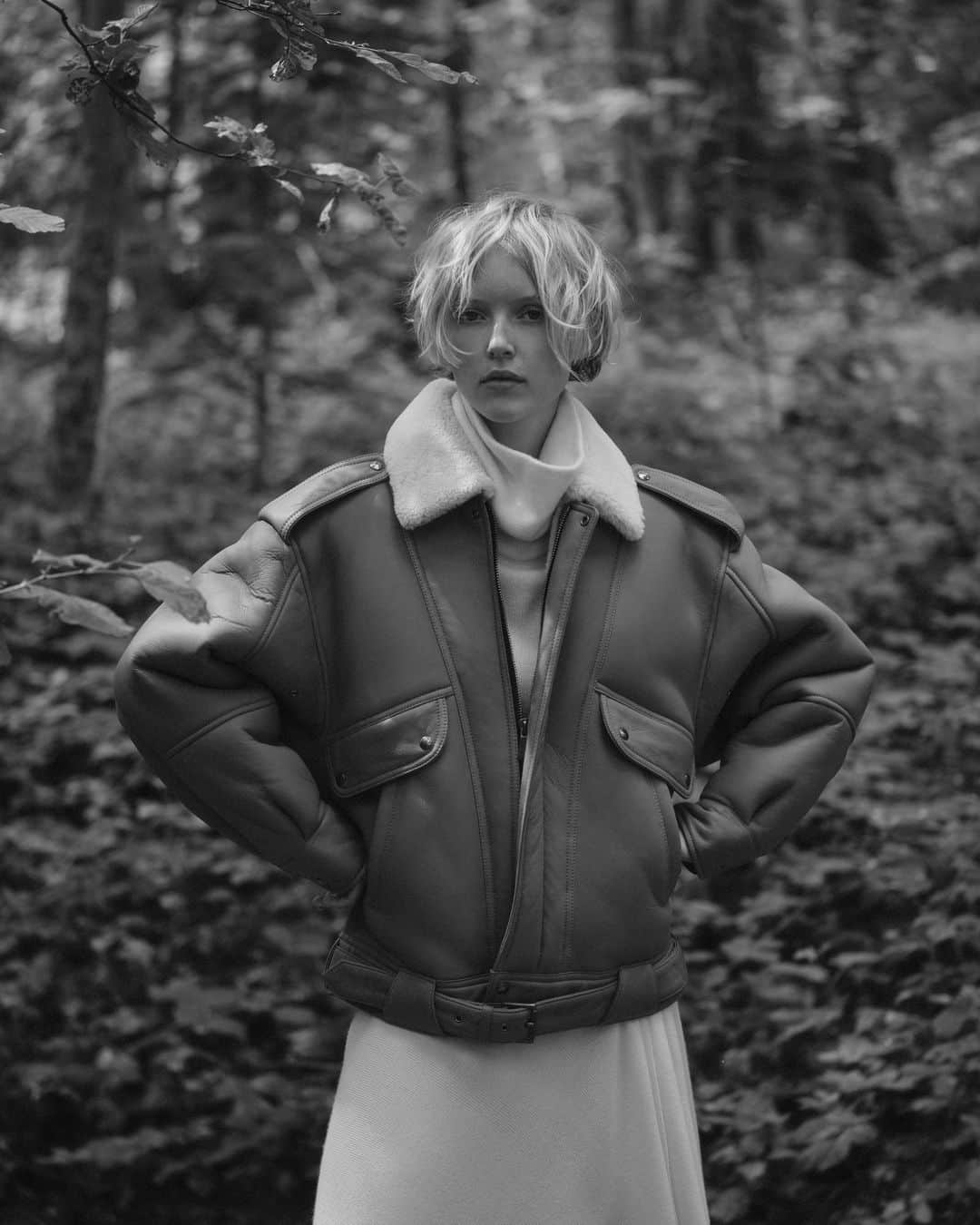 のインスタグラム：「THE STRENGTH OF A BOMBER JACKET, THE SOFTNESS OF KNITWEAR.⁣ Time to find the perfect coat for this winter.⁣ (link in bio) ⁣ model - @holly.fogg⁣ photo - @thomasgoldblum⁣ ⁣ #barbarabui #fw20 #shearlingjacket #outerwear #warm #winter」