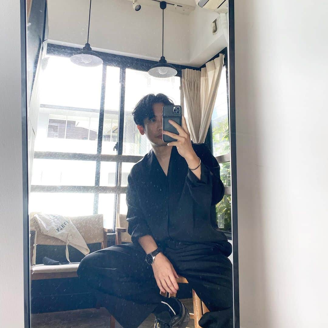 Ryosuke Sugayaのインスタグラム：「vネックがブームの菅谷です。  みなさんどんな悩みがありますか？  ライブで悩み相談してみたいなーとおもってるので  コメントかdmでください！  #悩み相談」
