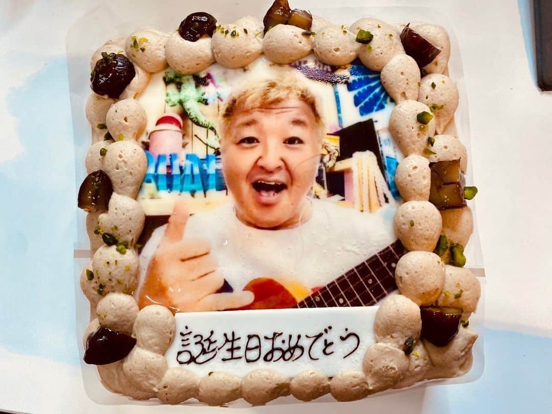 古本新乃輔のインスタグラム：「皆様、 温かいお言葉やプレゼント、 誠にありがとうございました。 ！m(_ _)m！  51になりました。  来年は、 更にチャレンジの年にしたいと思っております。  今後とも よろぴくお願い致しまーす。」