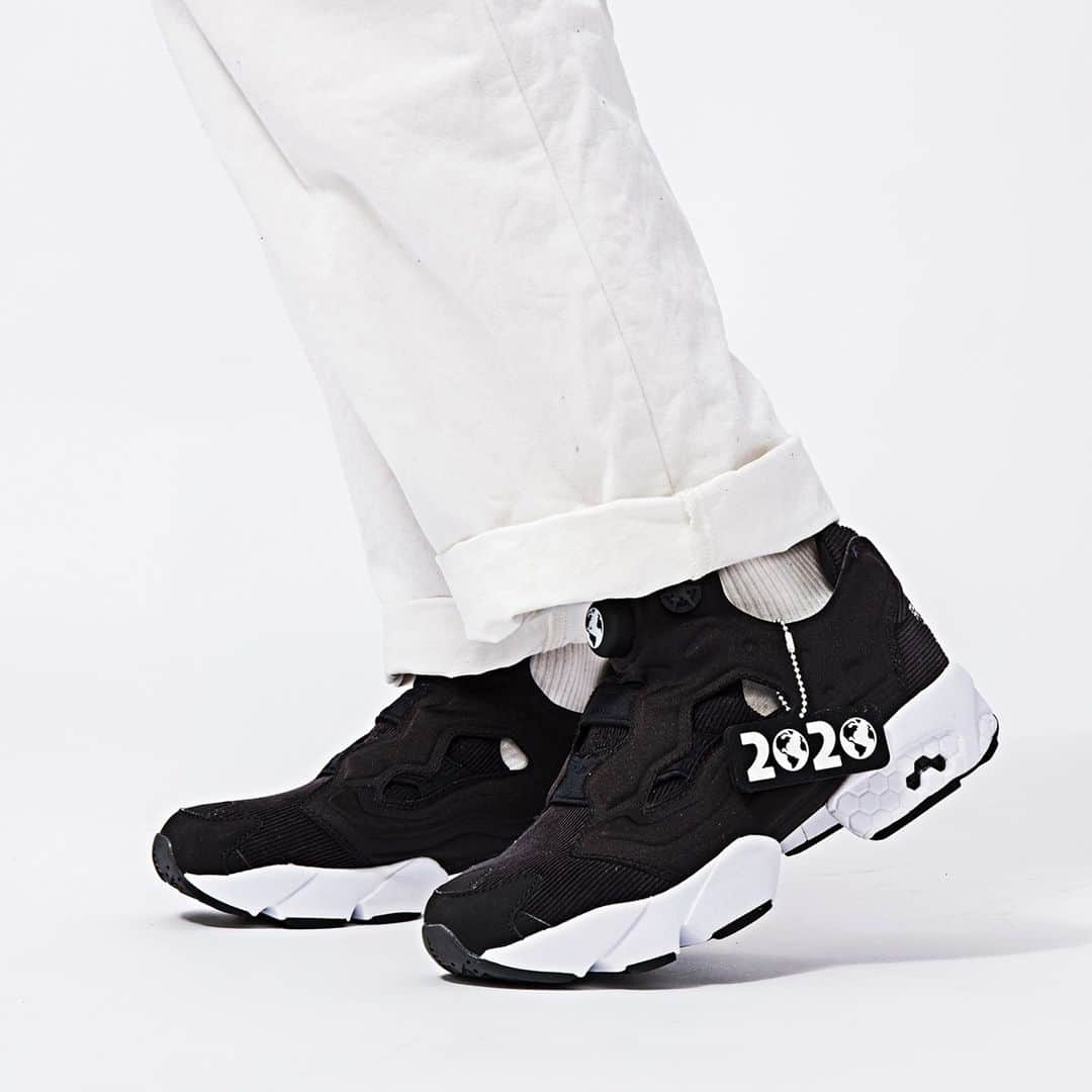 Reebok classic JPさんのインスタグラム写真 - (Reebok classic JPInstagram)「Instapump Fury for ZOZOTOWN コーデュロイ素材でアレンジした、シンプルで合わせやすい冬仕様の一足。 #InstapumpFury #インスタポンプフューリー #ポンプフューリー  #リーボッククラシック」12月14日 14時58分 - reebokclassicjp