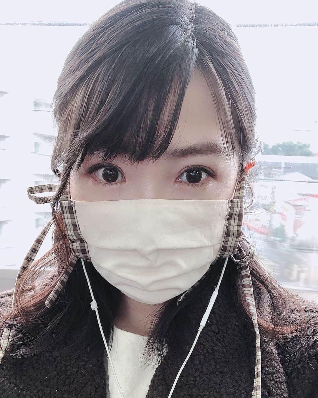 のインスタグラム：「﻿ 髪が伸びました🥺﻿ ﻿ 12月12日で﻿ 東京に来て1年が経ちました。﻿ 名古屋から通ってたのが懐かしいなあ。﻿ ﻿ こうやって毎年思い返して﻿ 初心を忘れないでいる！！！！！！﻿ ﻿ いつもいろいろな方に感謝して﻿ ずっとずっと優しくありたいな。 ﻿ ﻿ #上京 #いつもありがとう #感謝 #ラジオ聴いてね #うみコレ」