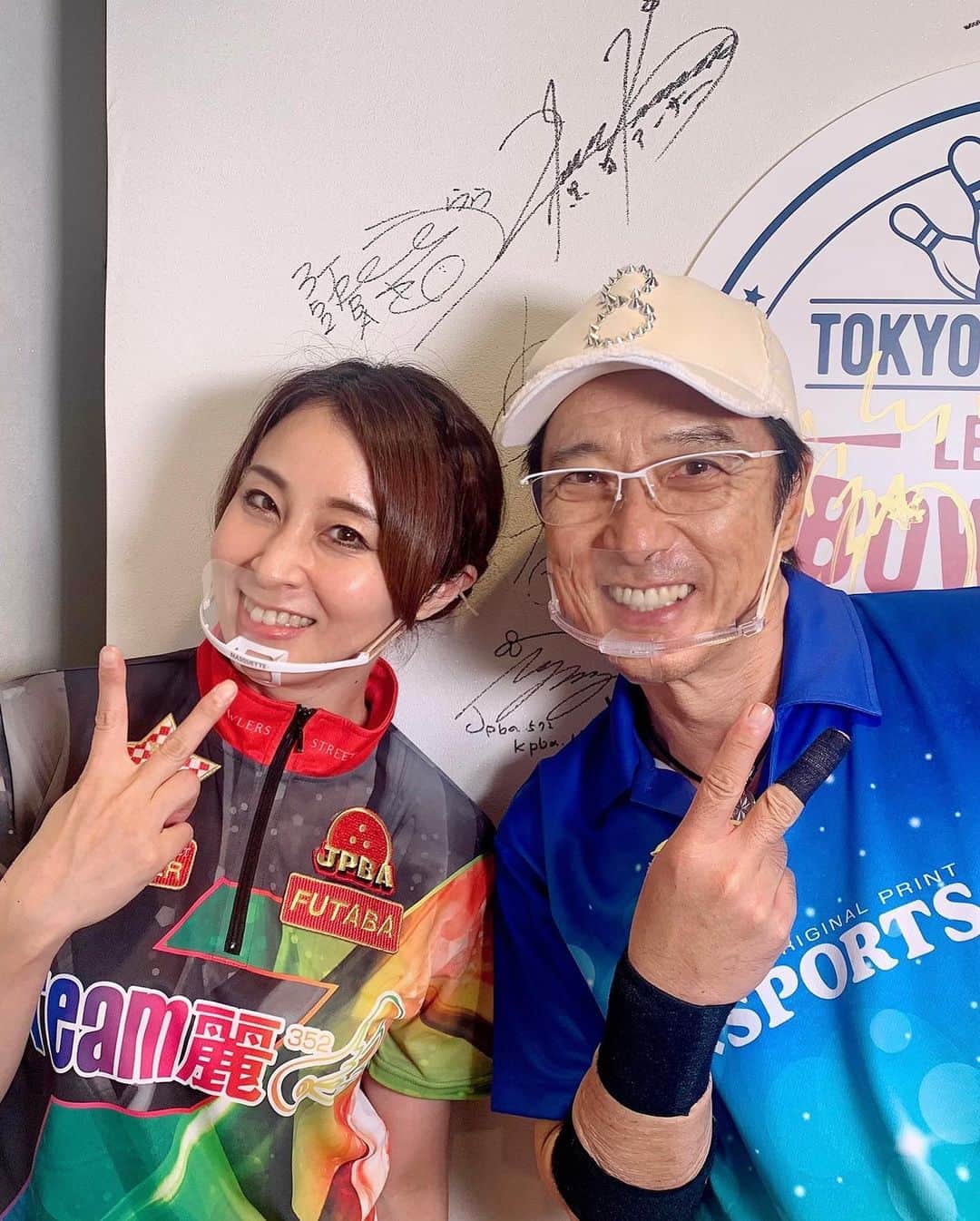 黒田アーサーのインスタグラム：「姫路麗プロ3大会連続優勝🏆そして関西オープン2連覇おめでとうございました🎉🎉🎉本当に凄いです‼️ちょうど関西オープンで優勝した日、うーちゃんと対談したボウリングマガジンの発売日でした😍✨嬉しかったなぁー😊✌️ #姫路麗プロ  #関西オープン優勝 #3大会連続優勝  #関西オープン2連覇 #ボウリングマガジン1月号  #黒田アーサー連載コラム #姫路麗プロ対談」