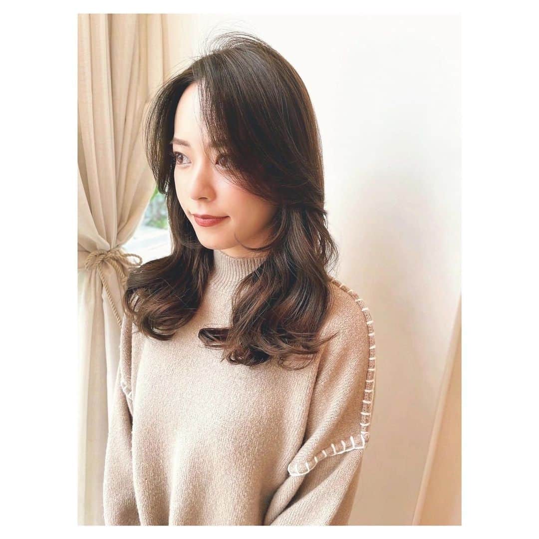前原穂高のインスタグラム：「どこの角度からも素敵です😍🤲今年の締めくくりhairは韓国ヘアで✨  @violet_hairsalon   #美容室violet #表参道ヘアサロン #表参道美容室 #表参道美容院 #韓国パーマ #韓国ガール #ふんわりパーマ #韓国美人 #20代ヘアスタイル #韓国ヘアスタイル #韓国ヘアアレンジ #根元パーマ #韓国ヘアー #40代ヘアスタイル #30代ヘアスタイル #ヨシンモリ #韓国トレンド #韓国風 #韓国スタイル #韓国ヘア #韓国女子 #韓国メイク #韓国好き #韓国アイドル #オルチャンヘア   ☆前原穂高店舗出勤スケジュール☆ 表参道店勤務→🗼 横浜店勤務→⚓️  12月14日（月）🗼 12月16日（水）🗼 12月17日（木）🗼 12月18日（金）🗼 12月19日（土）🗼 12月20日（日）🗼 12月21日（月）🗼 12月23日（水）🗼 12月24日（木）⚓ 12月25日（金）🗼 12月26日（土）🗼 12月27日（日）🗼 12月28日（月）🗼 12月30日（水）🗼 12月31日（木）🗼」
