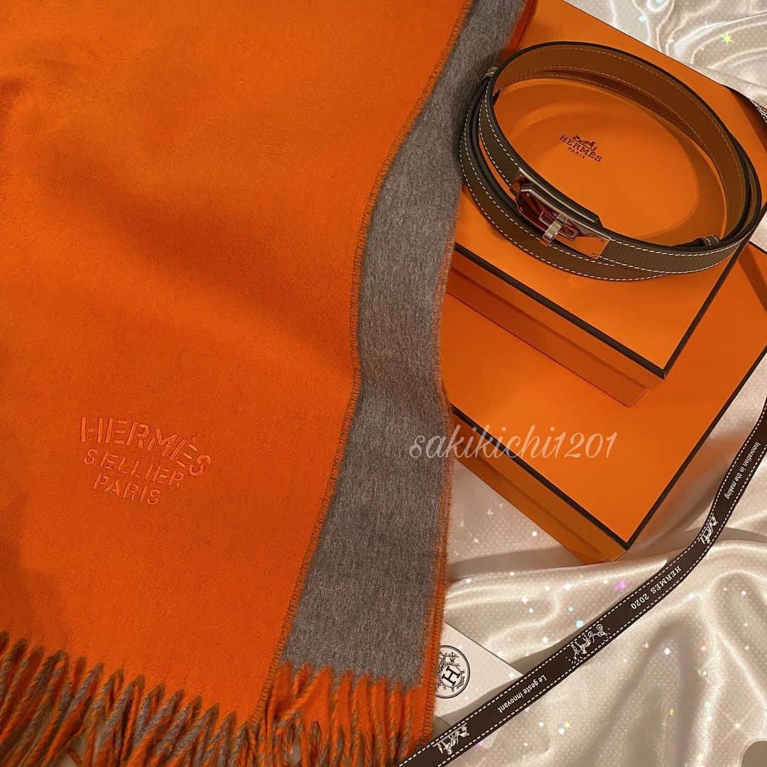 サキ吉さんのインスタグラム写真 - (サキ吉Instagram)「冬は小物でオシャレできるから好き🍊🧡 ． #hermes  #hermès  #ストール #ベルト #エトゥープ #購入品 #備忘録」12月14日 15時45分 - sakikichi1201