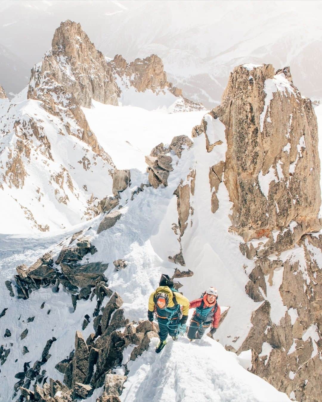 ミレーのインスタグラム：「Towards the summits.  📷 @matt_georges   #MilletRiseUp」