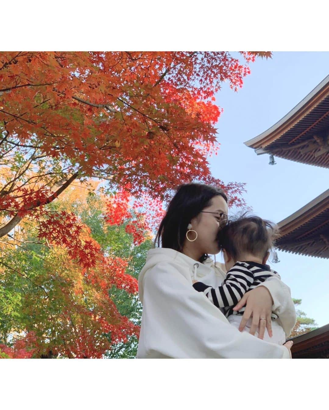 生田佳那さんのインスタグラム写真 - (生田佳那Instagram)「紅葉みにいった日🍁 また👶匂いかいでる。笑  #紅葉 #autumn #あかちゃんのいる生活 #おでかけ #baby #boys #babyboy #おとこのこママ」12月14日 15時53分 - ikutakana