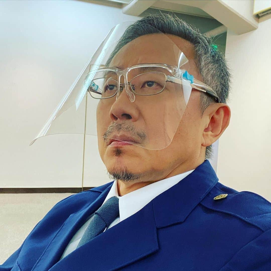 松尾貴史さんのインスタグラム写真 - (松尾貴史Instagram)「昨年放送された「 #おしい刑事 」の続編、「 #やっぱりおしい刑事 」の撮影をして来ました。  2021年3月〜放映です。  久しぶりの兄貴、#佐野史郎 さんと。  #風間俊介 #犬飼貴丈 #松尾貴史」12月14日 16時04分 - kitsch.matsuo