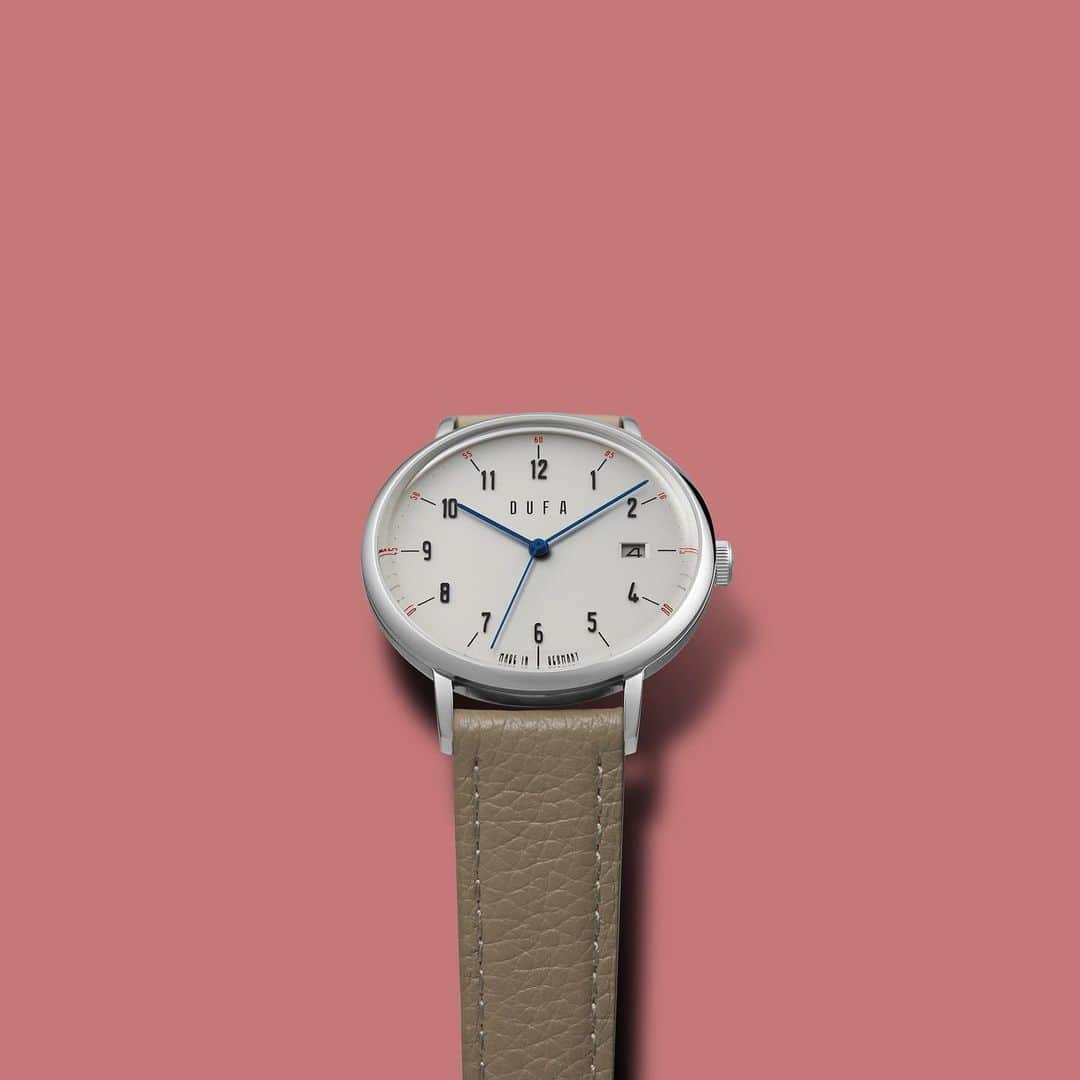 DUFA日本公式アカウントのインスタグラム：「華奢な腕にもピッタリのスリムな自動巻き時計。 . BREUER AUTOMATIC DF-9011-0B . . . . #ドイツ時計 #腕時計 #アクセサリー #時計 #ウォッチ #腕時計くら部 #腕時計好き #手元コーデ #時計好き #コーデ #ミニマル #コーディネート #腕時計コーデ #dufa #dufawatches #dufajp #ドゥッファ#BAUHAUS #バウハウス #オートマティック #自動巻き #機械式」