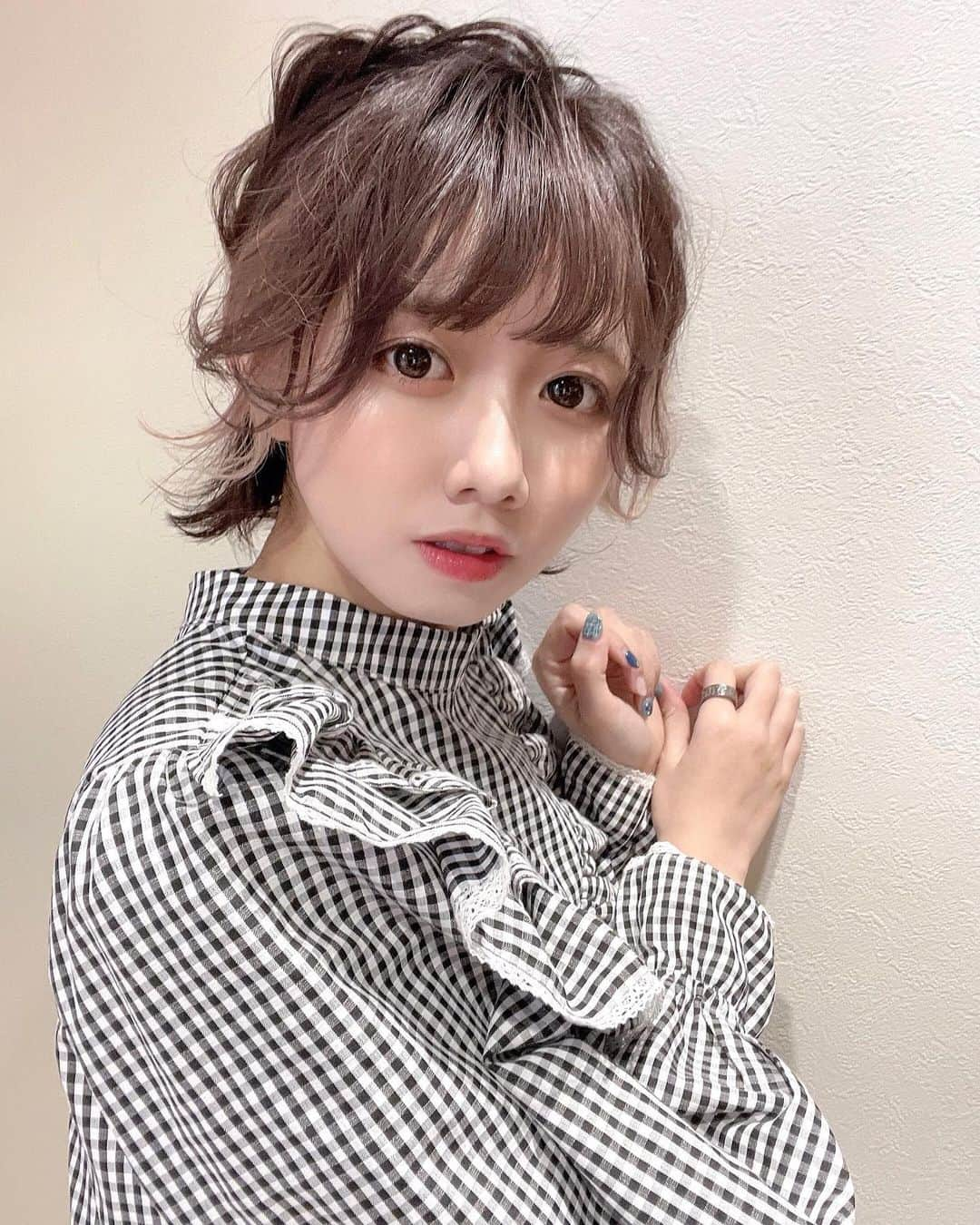 南茉莉花のインスタグラム：「ヘアアレンジしてもらいました！ 自分じゃできない髪型✨  #hairstyle  #hairarrange  #ヘアアレンジ  #ショートヘアアレンジ  #インナーカラー  #ショートカット」