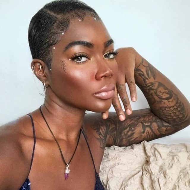 Benefit Cosmetics UKさんのインスタグラム写真 - (Benefit Cosmetics UKInstagram)「This look will be living rent-free in our heads from now on 😍  @shantaniabeckford uses POREfessional Original primer, Gimme Brow+ and Brow Styler to achieve this gorgeous look   #benefitbrows #gimmebrow」12月14日 17時00分 - benefitcosmeticsuk