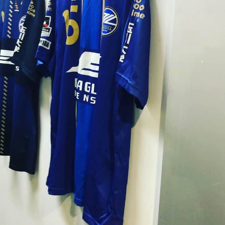のインスタグラム：「スタジアムの控え室に入ったらマネージャー、副務からのサプライズ！  #井上裕大の歴史 #町田の５年 #思い出 #感謝 #ありがとう」